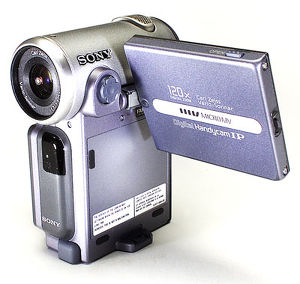 Sony-DCR-IP-7_P_300.jpg