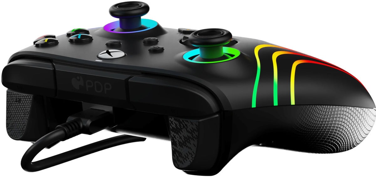 Bien plus abordable, la manette PDP Afterglow est très abordable. Elle est compatible PC et Xbox Series S|X.