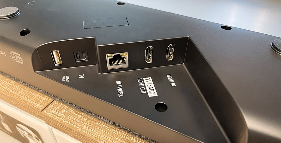 Vue de la connectique de la barre de son Yamaha SR-X40A Vue de la connectique de la barre de son Yamaha SR-X40A