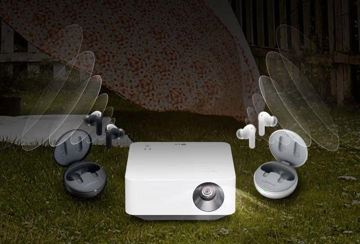 Illustration d'un vidéoprojecteur diffusant le son sans fil vers des écouteurs True Wireless Illustration d'un vidéoprojecteur diffusant le son sans fil vers des écouteurs True Wireless
