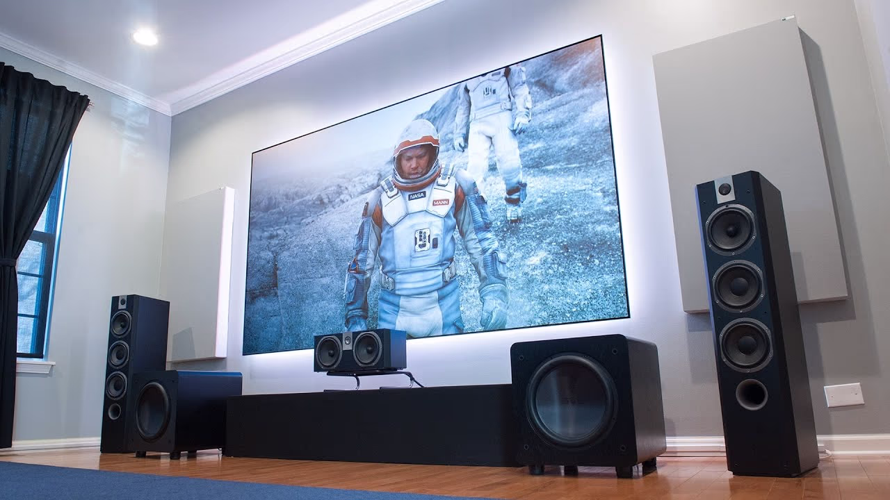 Système home-cinéma avec deux caissons de basses SVS  Système home-cinéma avec deux caissons de basses SVS